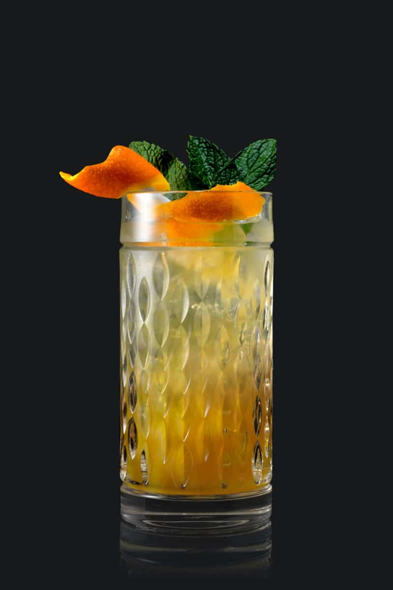 Crown swizzle cocktail